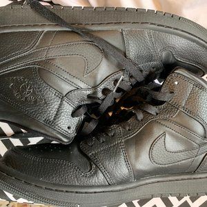 Nike Air Jordans 1 Triple Black Men's US 11